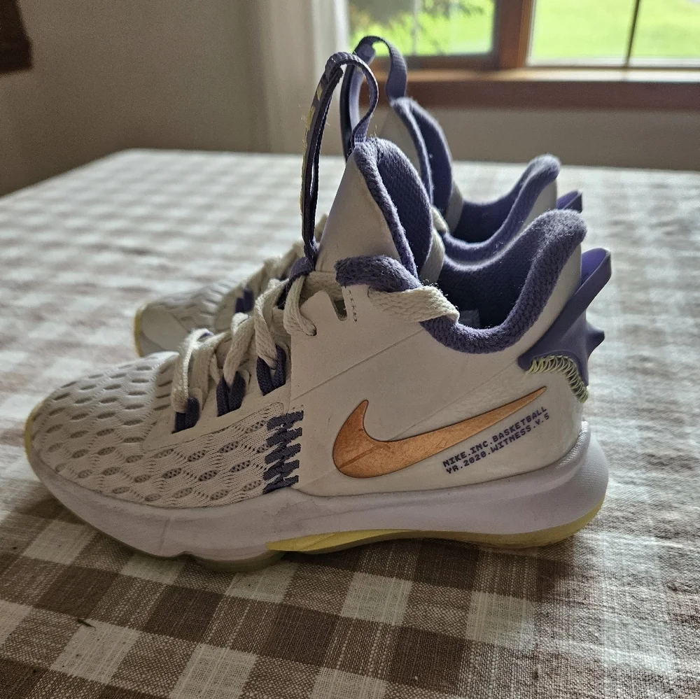 Nike LeBron Witness 5 White Light Zitron Youth Basketball Sneakers - Picture 4 of 8